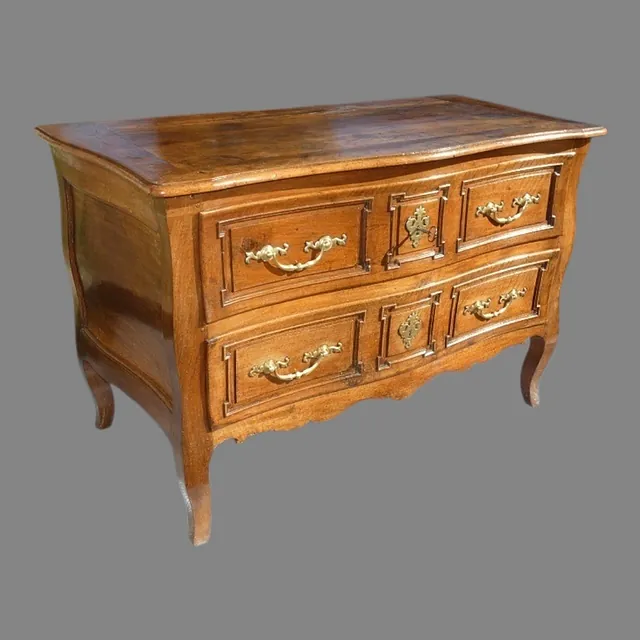 Commode Castraise en noyer 18ème époque Louis XV