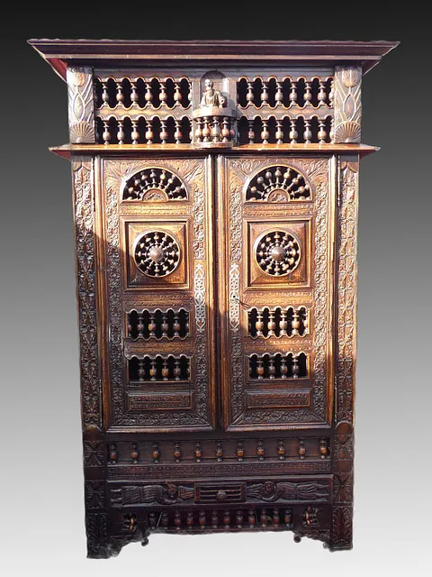 Armoire "garde manger" Art populaire Breton fin 18ème début 19ème siècle