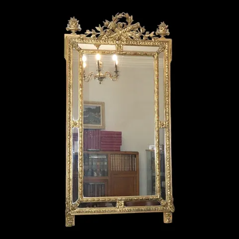 Grand miroir doré à parecloses style Louis XVI époque 19ème siècle