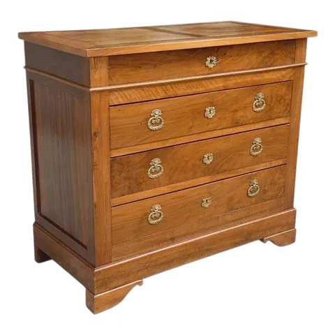 Commode de style Restauration, en noyer 19ème