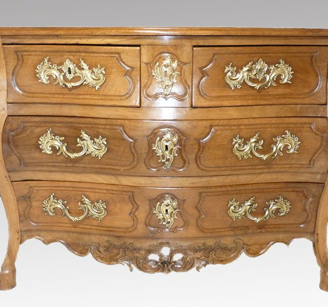 Commode Provençale 18ème siècle époque Louis XV