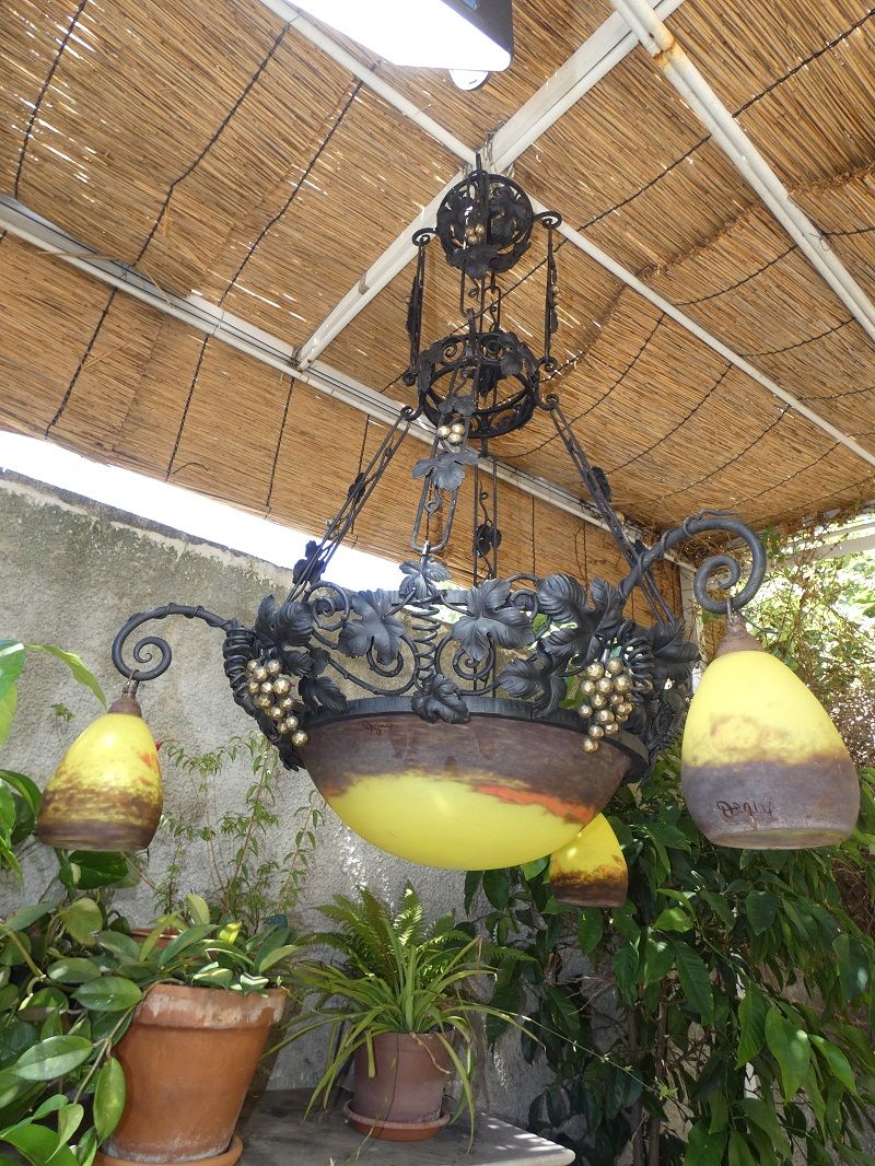 Grand lustre ou suspension Art Nouveau Degué fer forgé et bronze