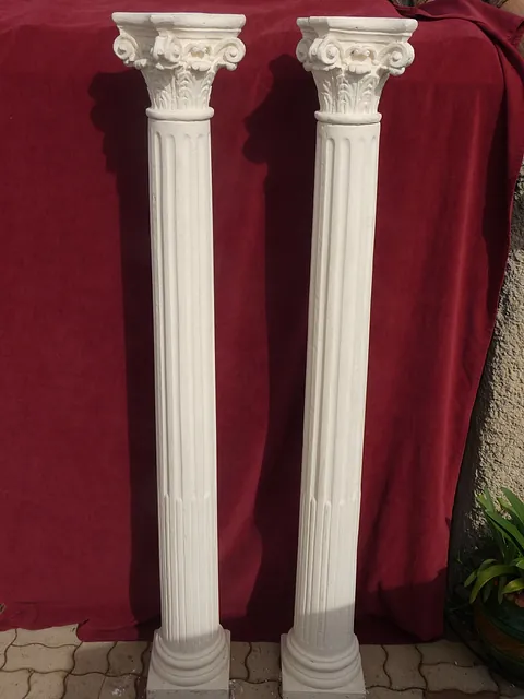 Paire de grandes colonnes style corinthien années 70/80