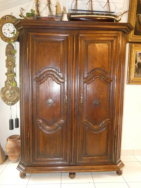 Petite armoire Alsacienne en chêne début 18ème siècle époque Louis XIV