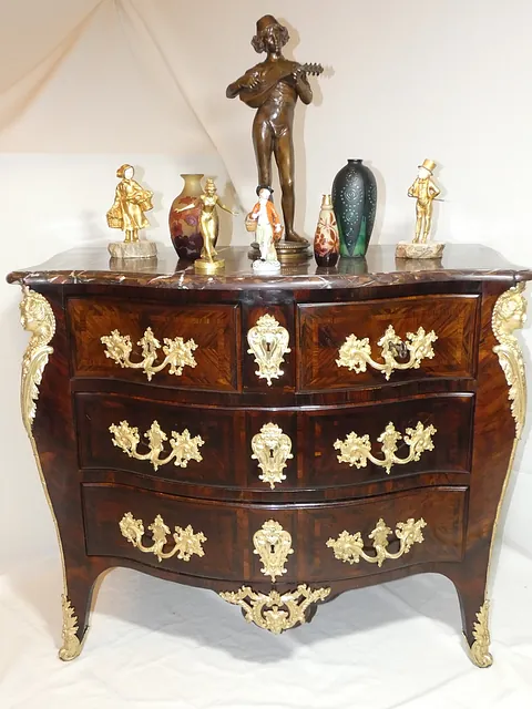 Commode époque Régence vers 1720 attribuée à DOIRAT