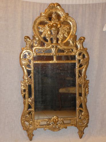 Miroir Provençal en bois sculpté et doré 18ème siècle 