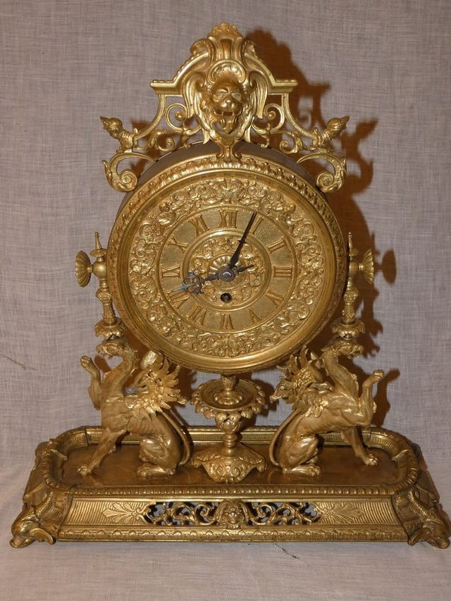 Pendule aux chimères bronze doré époque Napoléon III