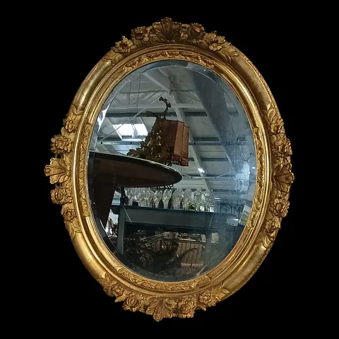 Grand miroir ovale fin 17ème siècle