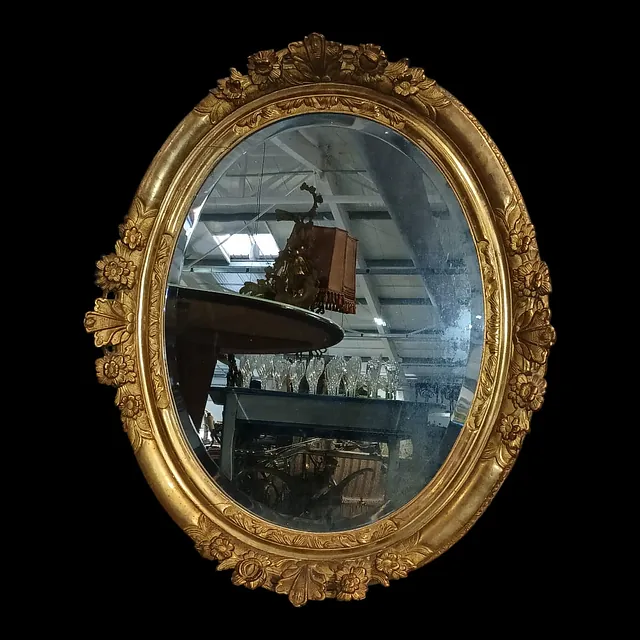 Grand miroir ovale fin 17ème siècle